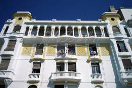 Image du Maroc Professionnelle de  Une des façades les plus représentatives de l’architecture du début du XXème siècle située sur le boulevard Mohamed V, l'un des plus anciens de "Casablanca". De nombreux architectes internationaux, et surtout des français, qui se sont inspirés des courants des Art Nouveau en vogue en Europe et particulièrement des Art Déco en y ajoutant des caractéristiques locales tel que, stucs, sculptures ou de zelliges, visible sur les façades des immeubles construits pour les colons à Casablanca, Mardi 9 Octobre 2012. (Photo / Abdeljalil Bounhar)  